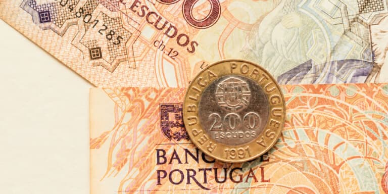 Se ainda tem notas ou moedas de escudos em casa, saiba que algumas podem valer mais do que imagina. Descubra o seu valor e o 