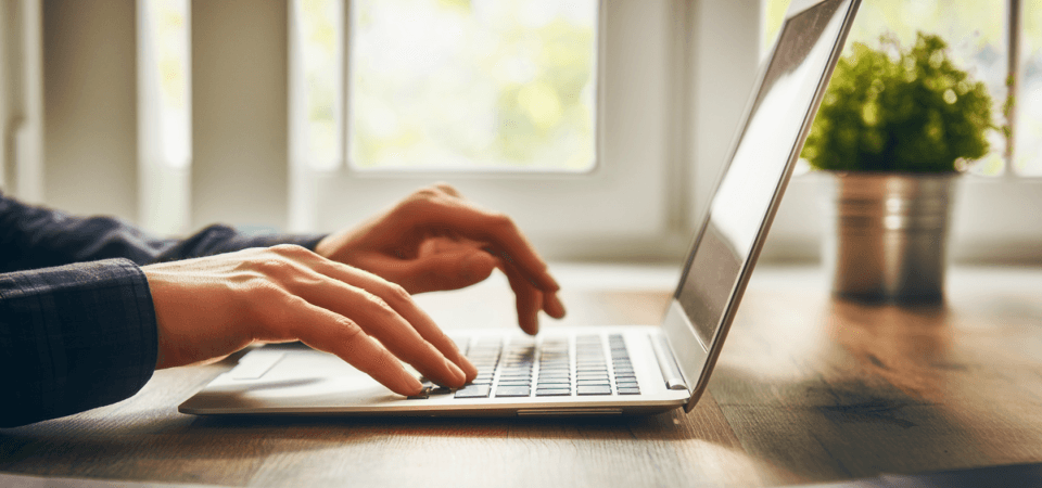 Pode solicitar e obter o registo criminal online de forma simples, rápida e cómoda. O custo da emissão do certificado é de €5