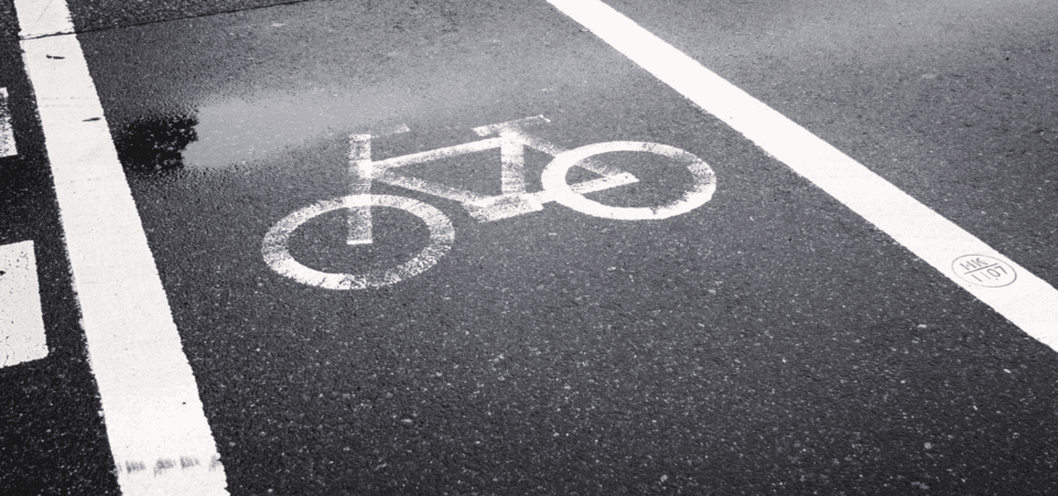 Andar de bicicleta sem documentos pode dar origem a multas pesadas. Se gosta de pedalar, conheça as regras que deve cumprir,