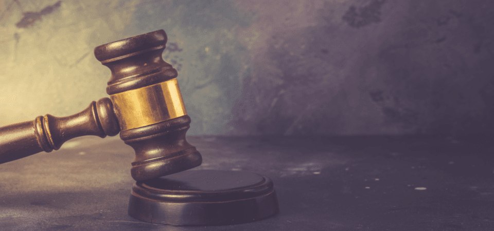 São gestos ‘simples’ e, muitas vezes, aparentemente inofensivos, mas que infringem a lei. Saiba 6 coisas que não pode fazer s