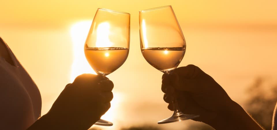 Se gostava de proporcionar àquela pessoa especial uma noite inesquecível, mas tem falta de ideias e também de dinheiro, descu