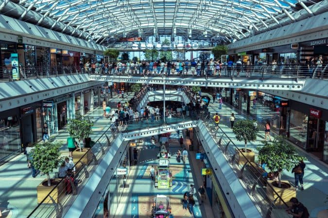 Homens e mulheres processam informação de forma diferente e isso reflete-se na hora de ir às compras. Uns mais rápidos, outro