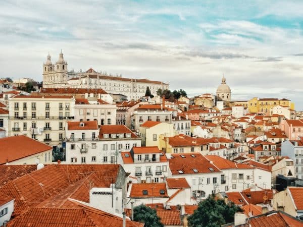 Os preços continuam altos, mas há zonas mais acessíveis e perto dos grandes centros urbanos.