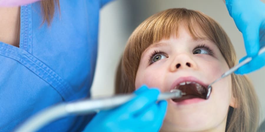 Unidade de medicina dentária da Santa Casa da Misericórdia atende crianças e jovens até aos 18 anos sem cobrar nada.