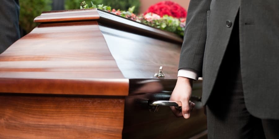 Saiba como preparar um funeral com alguma naturalidade