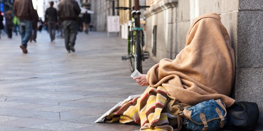 Taxa baixou, mas salário mínimo só aumentou 78€ em 45 anos.