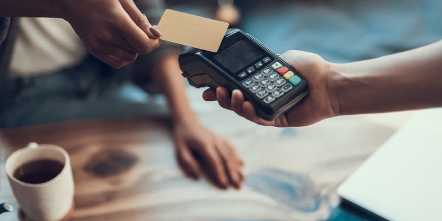 Banco de Portugal aumentou limite para os pagamentos contactless. A ideia é incentivar o pagamento com cartões em vez de nota