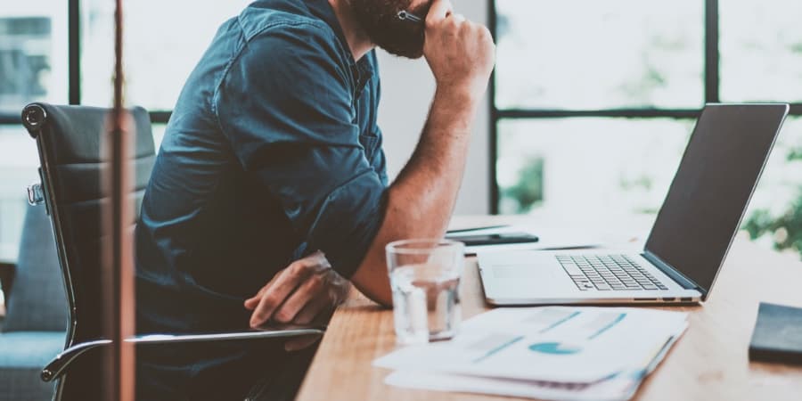 Saiba o que implica o lay-off simplificado, quais as empresas abrangidas, como podem aderir e quais os direitos dos trabalhad