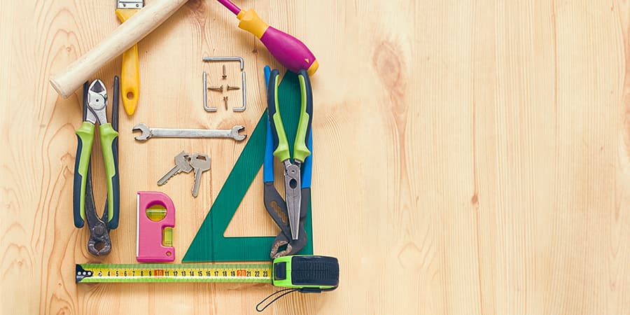A sua casa está a precisar de obras? Saiba o que deve ter em conta antes de começar a partir paredes e conheça alguns truques
