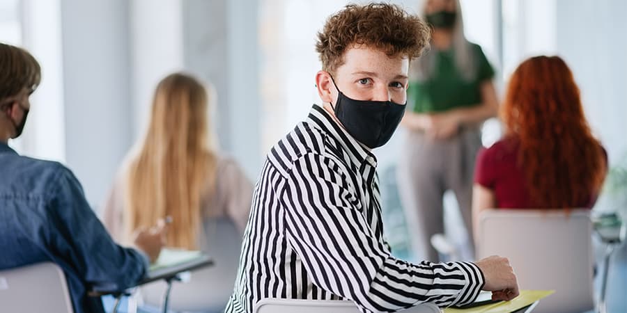O seu filho vai para a universidade e está a ponderar o ensino privado? Faça contas ao impacto que isso poderá ter no orçamen