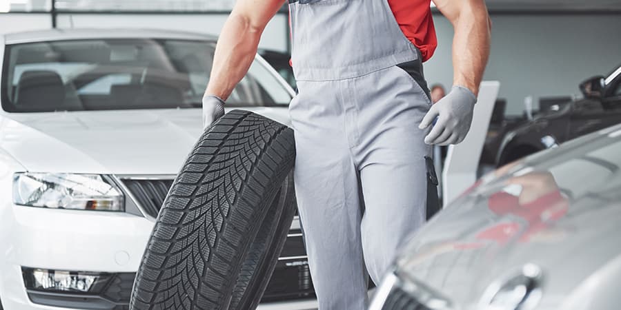 A União Europeia definiu novos rótulos para pneus, que já estão a ser usados, para melhorar a eficiência e simplificar a info