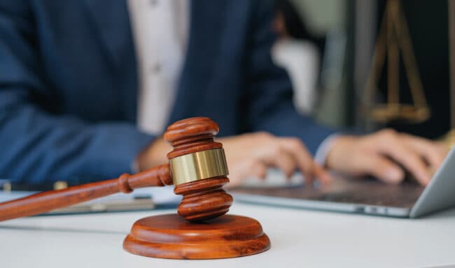 Leilões das Finanças: como comprar bens a preços mais baixos?