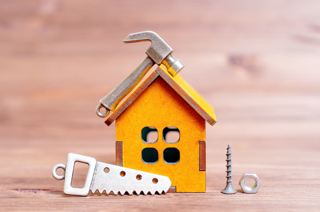 Há várias coisas que pode fazer para valorizar um imóvel. Pondere investir em obras e melhorias. Conheça as dicas certas para