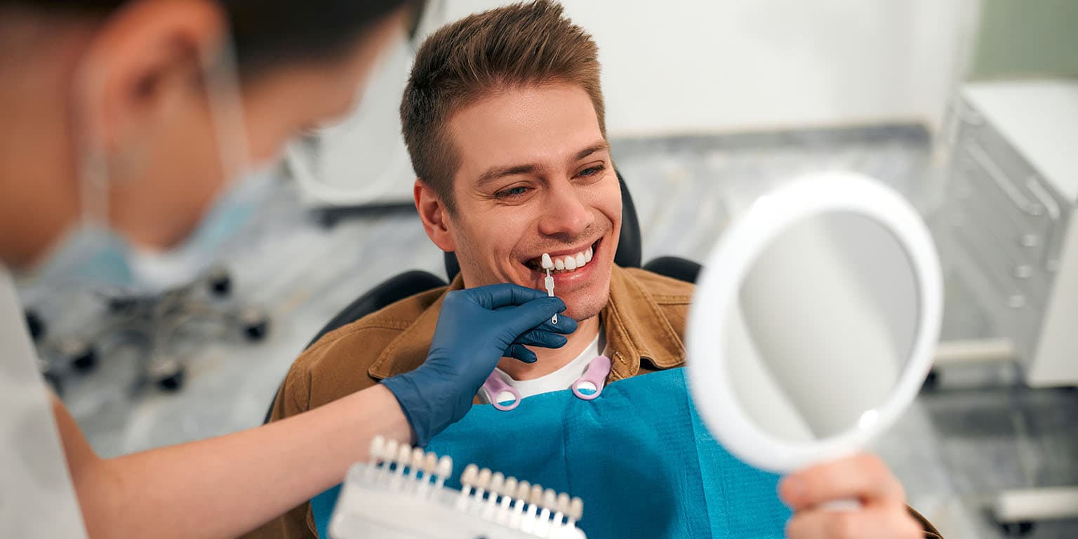 As idas ao dentista podem ser bastante caras, mas já existem apoios que ajudam a poupar em saúde oral.