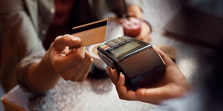 Ter ou não ter cartão de crédito? Se tem dúvidas em relação a este produto e quer saber regras, vantagens e desvantagens, tem