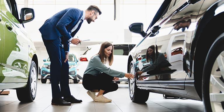 Ter um carro tem custos fixos e variáveis que pesam no orçamento familiar. Conheça-os e faça as contas para saber quanto vai