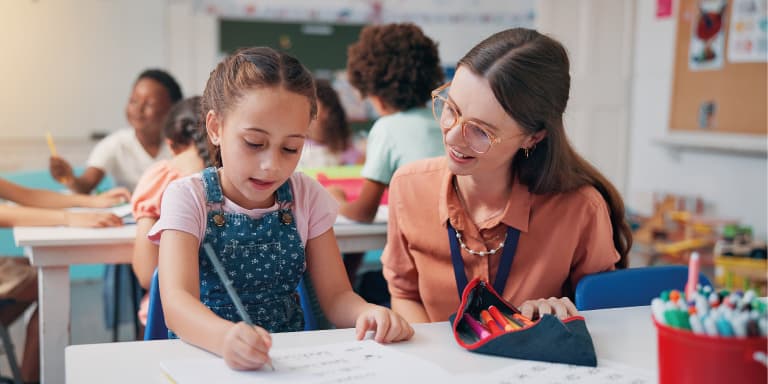 A Ação Social Escolar apoia os estudantes cujas famílias têm rendimentos baixos. Saiba se os seus filhos têm direito e o que
