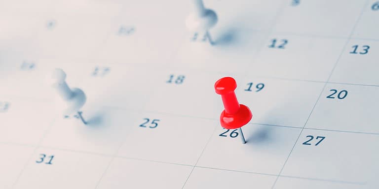 Conheça o calendário de feriados 2026 e planeie as suas férias de forma a aproveitar as pontes e fins de semana prolongados.