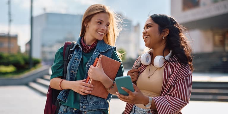 Vai para a faculdade? Saiba como concorrer às bolsas de estudo do ensino superior, quem tem direito a este apoio e qual o val