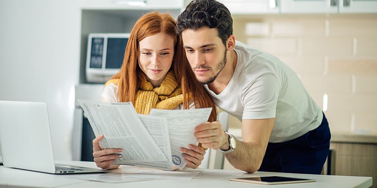 Descubra como organizar a vida financeira para os últimos meses do ano, com estratégias para controlar gastos, poupar e alcan