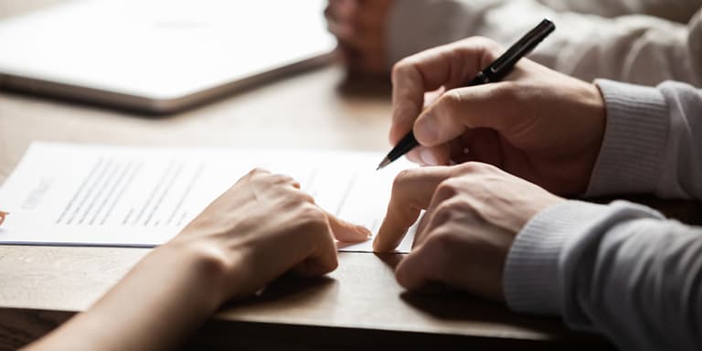 Contratar seguros é essencial para proteger a vida, a saúde e os bens. Descubra tudo o que precisa saber antes de fazer um se