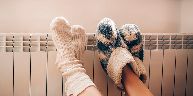 Saiba como aquecer a casa no inverno de forma eficiente e sem aumentar demasiado a fatura da eletricidade.