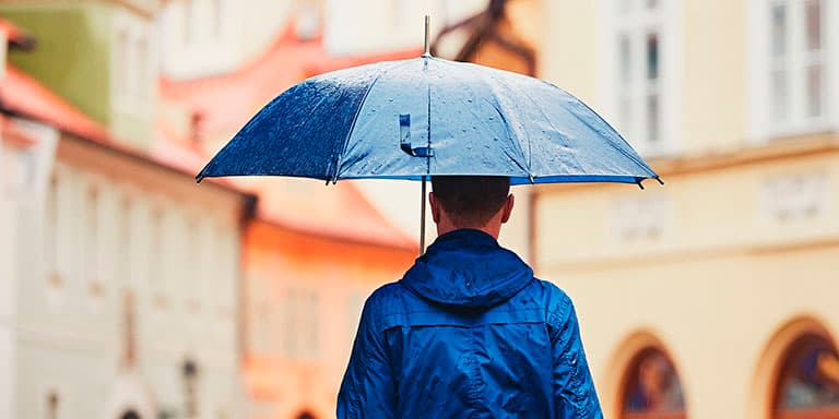 Conheça as medidas que deve tomar para proteger a sua casa e os seus bens de danos causados por tempestades.