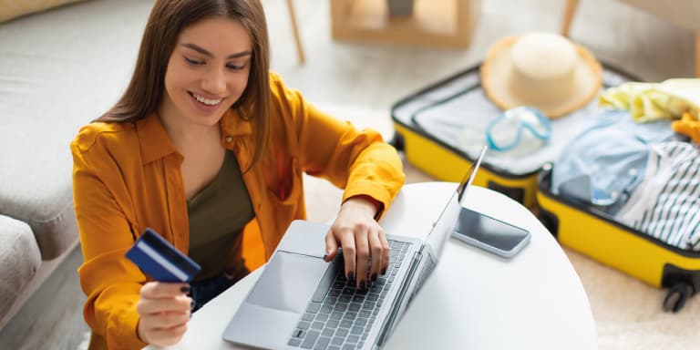 Um bom orçamento para as férias permite viajar sem culpa. Saiba como planear, poupar e criar memórias sem comprometer as fina