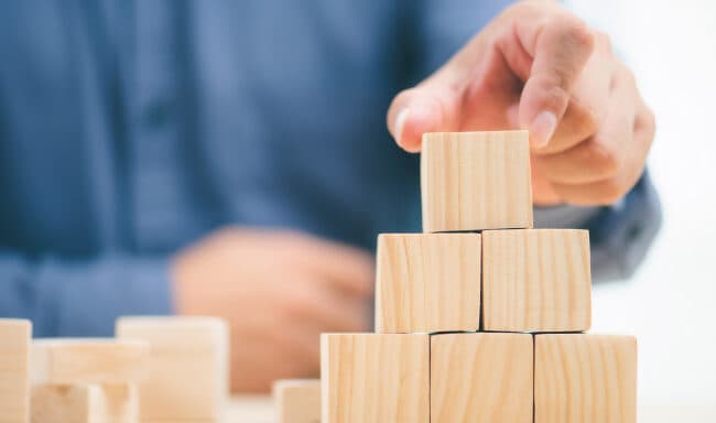 Esquema em pirâmide nos investimentos: como detetar e evitar?