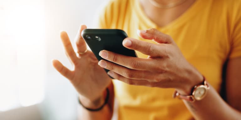 As burlas por WhatsApp estão cada vez mais sofisticadas. Descubra, neste artigo, como as reconhecer e evitar.