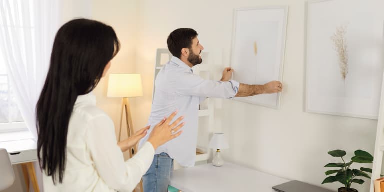 Decorar casas pequenas requer planeamento e escolhas estratégicas. Saiba como o fazer sem gastar muito dinheiro.