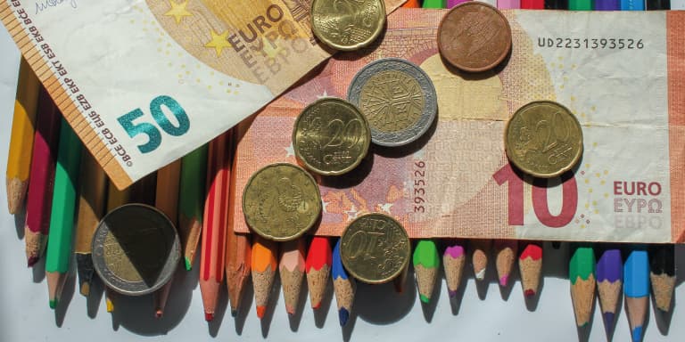 As despesas escolares podem pesar no orçamento familiar. Conheça algumas opções de financiamento para ajudar a pagar esses en
