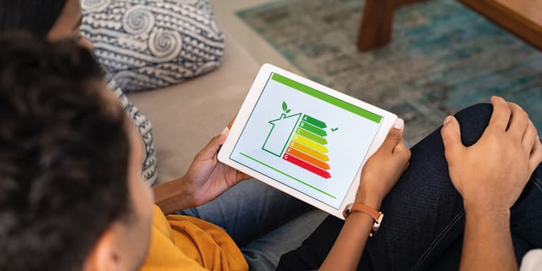 Conheça a nova classificação das etiquetas energéticas e saiba de que forma a classe dos eletrodomésticos influencia a sua co