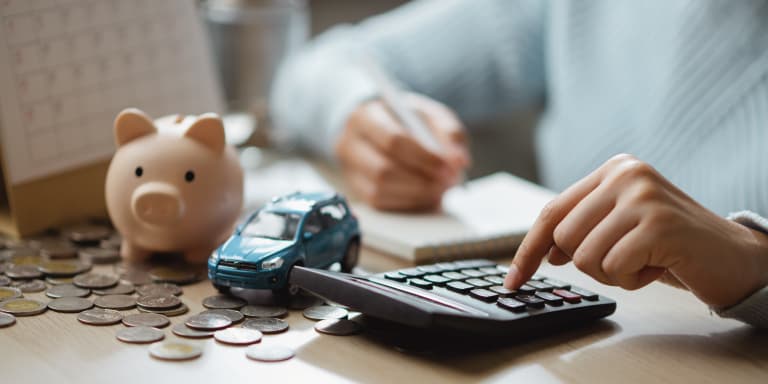 Saiba o que é o prémio do seguro, como é calculado, que fatores influenciam o seu valor e o que pode fazer para pagar menos p