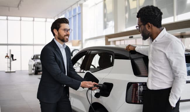 Será que compensa comprar um carro elétrico? Guia para decidir