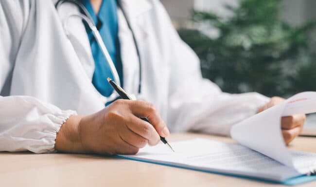 Precisa de pedir um atestado médico de aptidão? Conheça as novas regras